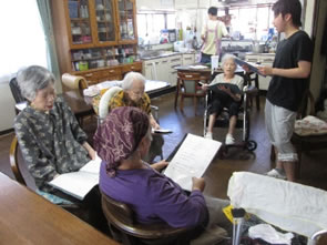 お食事前の発声練習