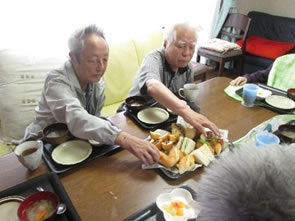 １２時お昼ごはん大人気パンバイキング